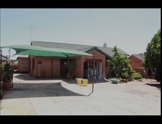 3 BEDROOM FREEHOLD FOR SALE IN SOSHANGUVE DD